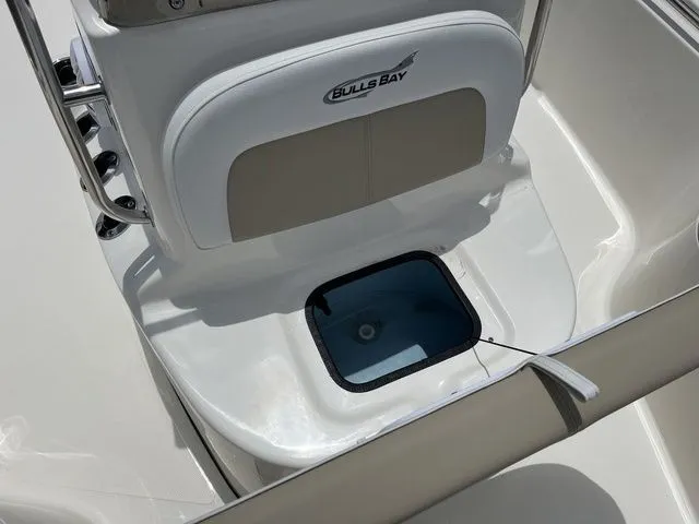 Slide: The Image of Bulls Bay 2200 XS 2026 - 13