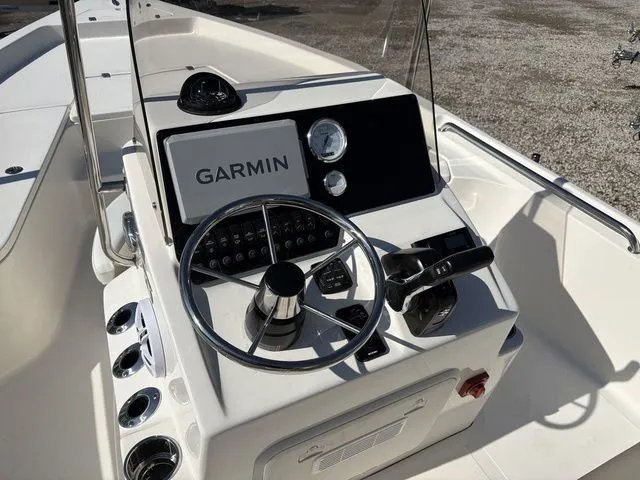 Slide: The Image of Bulls Bay 2200 XS 2026 - 14