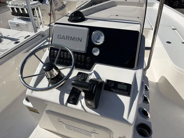 Slide: The Image of Bulls Bay 2200 XS 2026 - 15