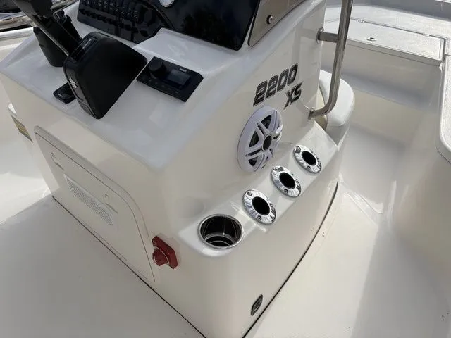 Slide: The Image of Bulls Bay 2200 XS 2026 - 16