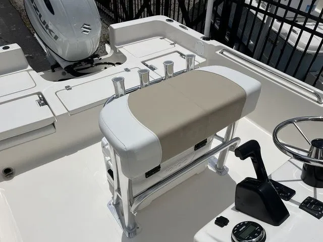 Slide: The Image of Bulls Bay 2200 XS 2026 - 17