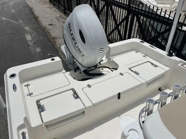 Slide: The Image of Bulls Bay 2200 XS 2026 - 18