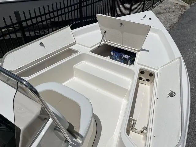 Slide: The Image of Bulls Bay 2200 XS 2026 - 7