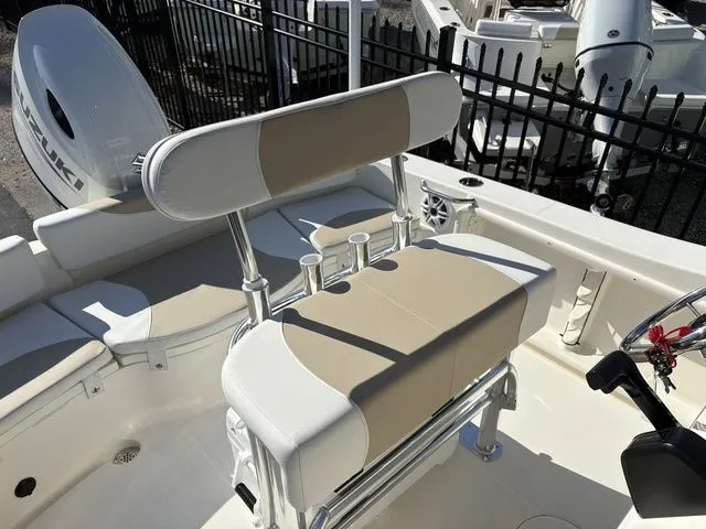 Slide: The Image of Bulls Bay 200 Center Console 2026 - 12