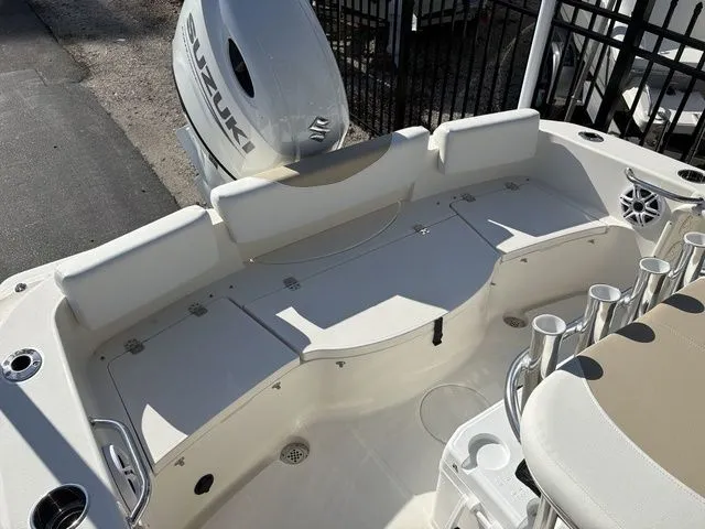 Slide: The Image of Bulls Bay 200 Center Console 2026 - 14