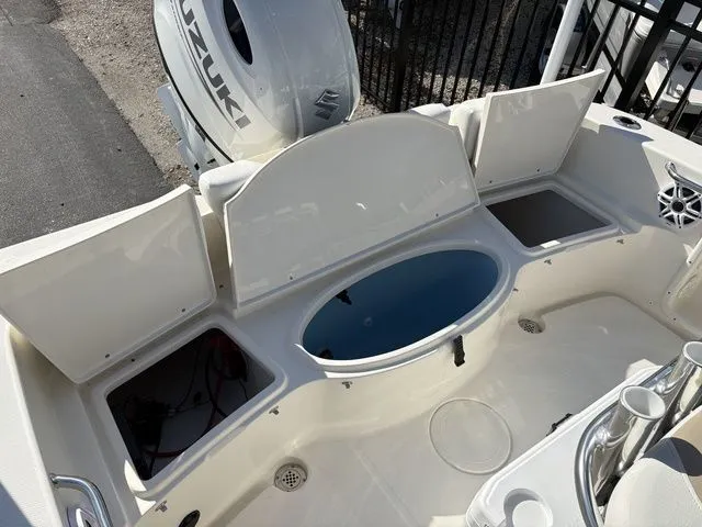 Slide: The Image of Bulls Bay 200 Center Console 2026 - 15