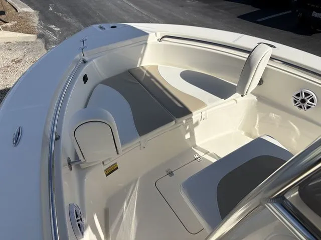 Slide: The Image of Bulls Bay 200 Center Console 2026 - 5