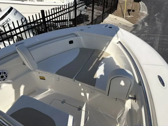 Slide: The Image of Bulls Bay 200 Center Console 2026 - 6