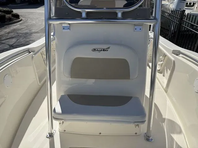 Slide: The Image of Bulls Bay 200 Center Console 2026 - 7