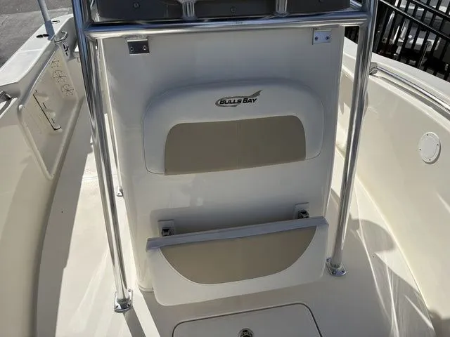 Slide: The Image of Bulls Bay 200 Center Console 2026 - 9