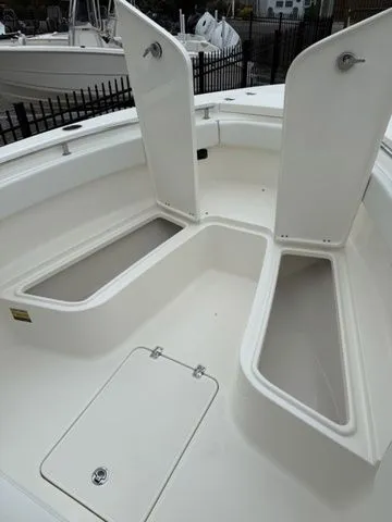 Slide: The Image of Bulls Bay 255 Center Console 2026 - 10
