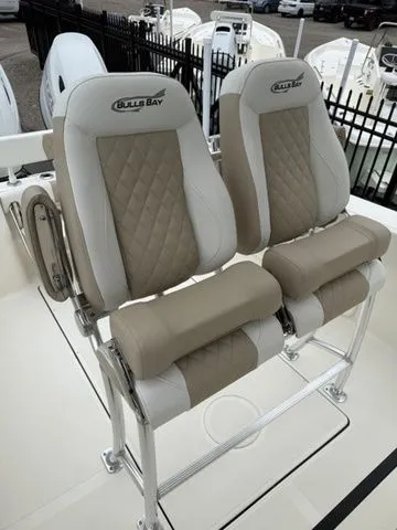 Slide: The Image of Bulls Bay 255 Center Console 2026 - 18