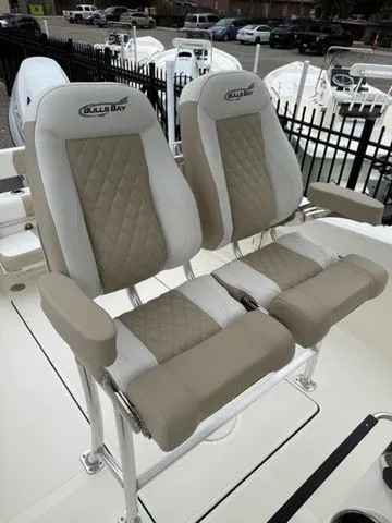 Slide: The Image of Bulls Bay 255 Center Console 2026 - 19