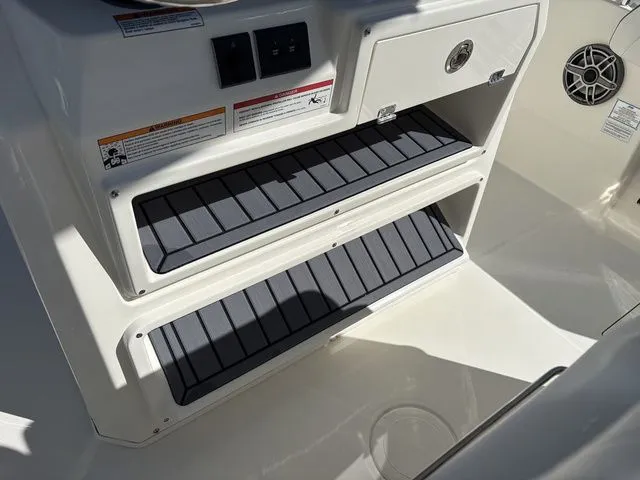 Slide: The Image of Cobia 265 Center Console 2026 - 28