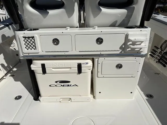 Slide: The Image of Cobia 265 Center Console 2026 - 30