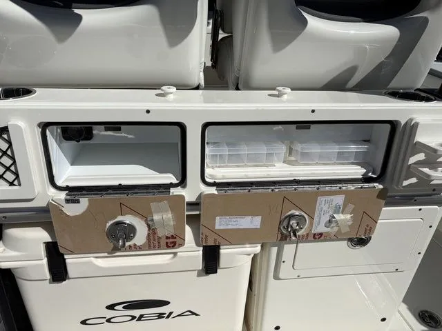 Slide: The Image of Cobia 265 Center Console 2026 - 32