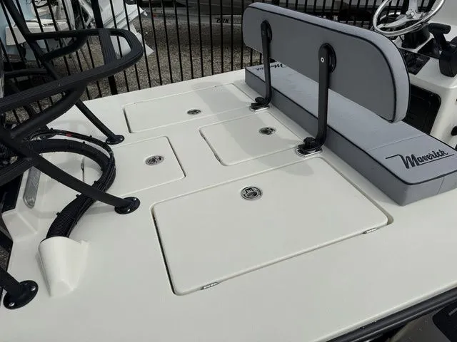 Slide: The Image of Maverick 17 HPX-S 2025 - 12