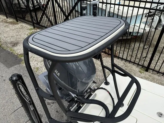 Slide: The Image of Maverick 17 HPX-S 2025 - 17