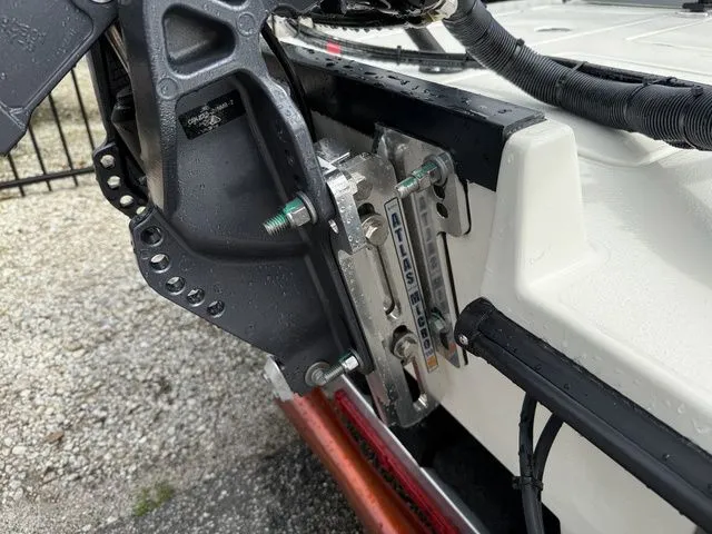 Slide: The Image of Maverick 17 HPX-S 2025 - 18