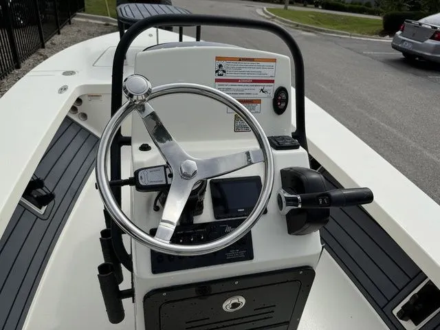 Slide: The Image of Maverick 17 HPX-S 2025 - 7