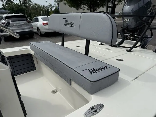 Slide: The Image of Maverick 17 HPX-S 2025 - 8