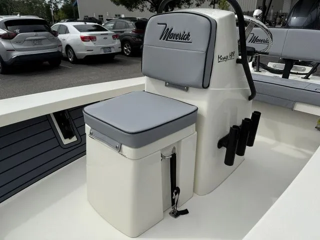 Slide: The Image of Maverick 17 HPX-S 2025 - 9