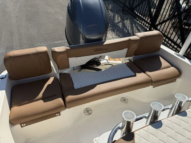 Slide: The Image of Pioneer 180 Islander 2026 - 14