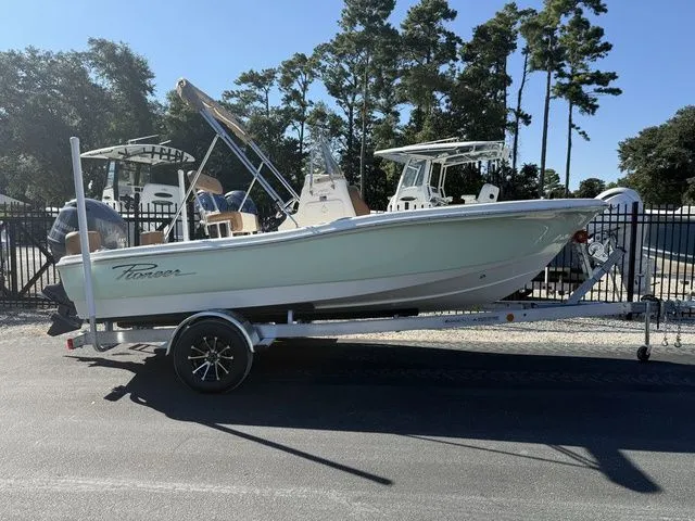 Slide: The Image of Pioneer 180 Islander 2026 - 18