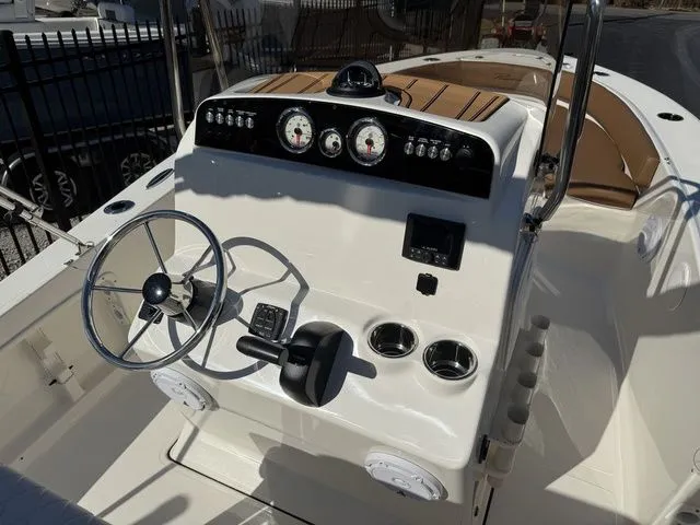 Slide: The Image of Pioneer 180 Islander 2026 - 6