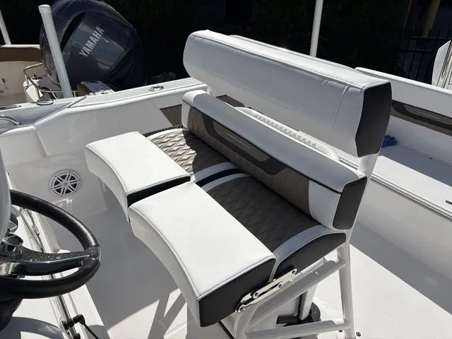 Slide: The Image of Blackfin 222 CC 2024 - 16