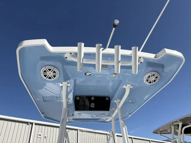 Slide: The Image of Blackfin 222 CC 2024 - 20