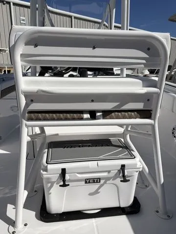 Slide: The Image of Blackfin 222 CC 2024 - 24