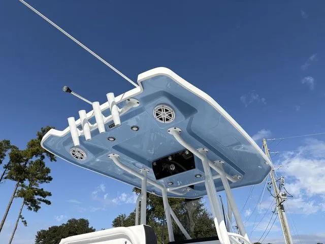 Slide: The Image of Blackfin 222 CC 2024 - 6