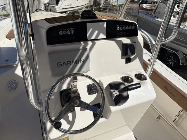 Slide: The Image of Pioneer 220 Bay Sport 2025 - 10