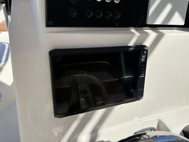 Slide: The Image of Pioneer 220 Bay Sport 2025 - 11