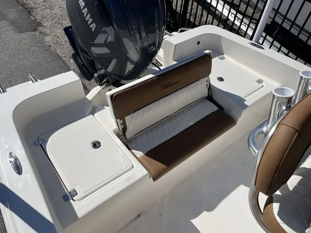 Slide: The Image of Pioneer 220 Bay Sport 2025 - 18