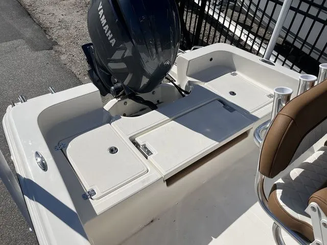 Slide: The Image of Pioneer 220 Bay Sport 2025 - 19