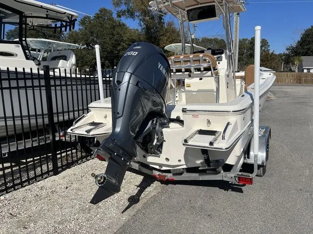 Slide: The Image of Pioneer 220 Bay Sport 2025 - 4