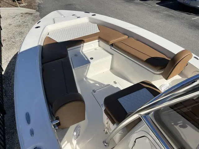 Slide: The Image of Pioneer 220 Bay Sport 2025 - 5