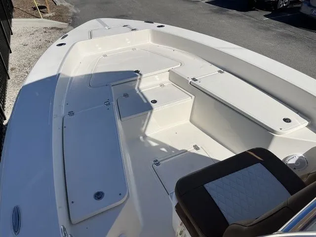 Slide: The Image of Pioneer 220 Bay Sport 2025 - 7