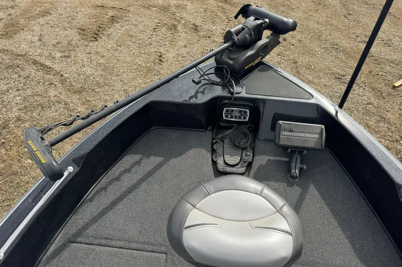 Slide: The Image of 2018 Nitro ZV21 boat deck with Minn Kota trolling motor and Humminbird fish finder. - 14