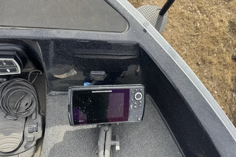 Slide: The Image of Humminbird Helix 7 fish finder on 2018 Nitro ZV21 boat dashboard. - 16