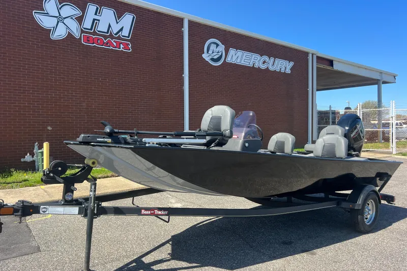 Slide: The Image of 2023 Tracker Bass Tracker Classic XL boat on trailer outside HM Boats dealership. - 50