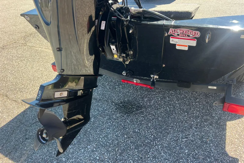 Slide: The Image of 2023 Tracker Bass Tracker Classic XL boat motor and all-welded hull detail. - 57