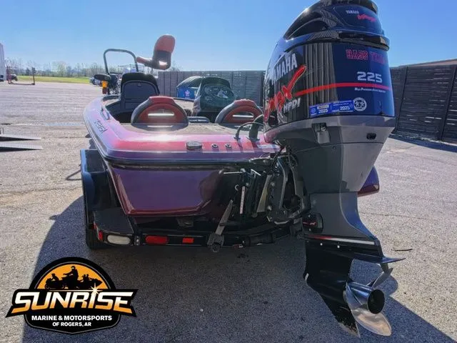 Slide: The Image of Skeeter X225 2004 - 3