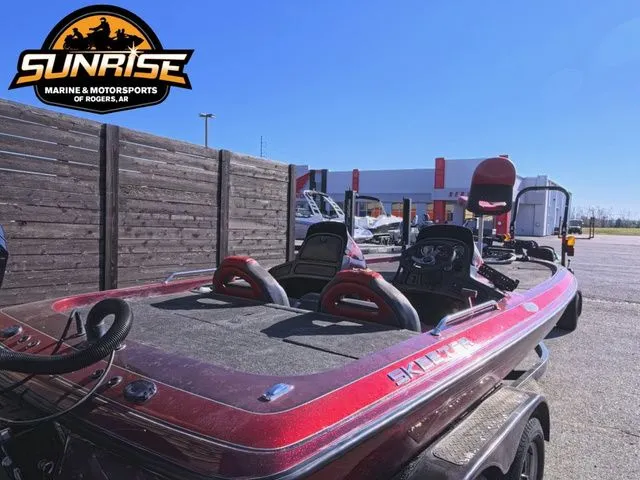 Slide: The Image of Skeeter X225 2004 - 4