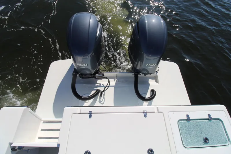 Slide: The Image of Parker Marine 2510 Xld 2020 - 16