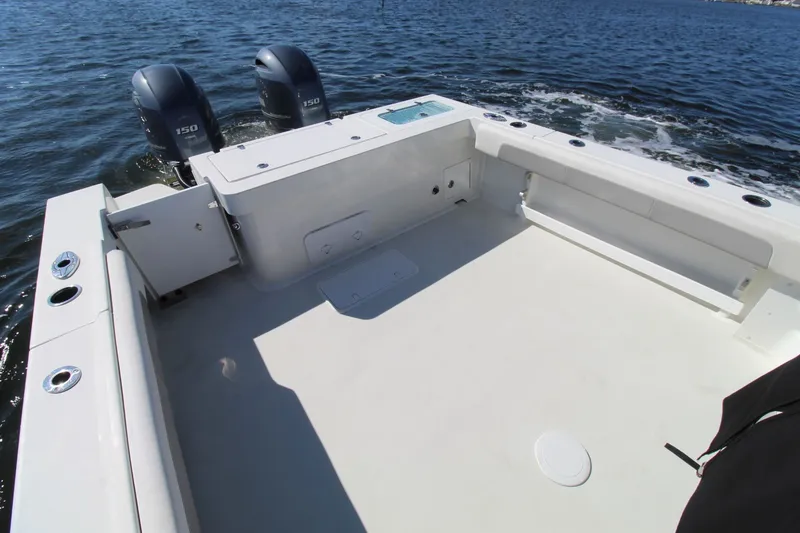 Slide: The Image of Parker Marine 2510 Xld 2020 - 19