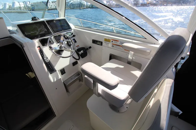 Slide: The Image of Parker Marine 2510 Xld 2020 - 22