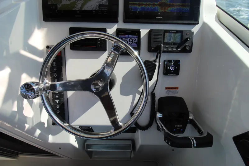 Slide: The Image of Parker Marine 2510 Xld 2020 - 24